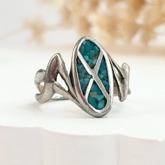 Southwest Style Crushed Turquoise Vintage Modernist Silver Toned Ring - sz 5.5 - Picture 1 of 9